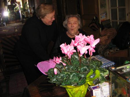 Nous étions à Paris, la tante de Jeanne est très malade....Mais Mamiemyope a réussi à la faire rire quand même..