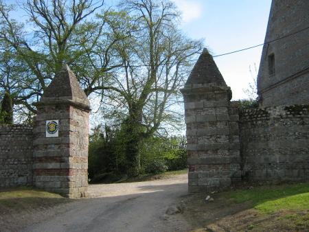 l'entrée d'un gîte de France en Normandie, ça tente.... hum!!