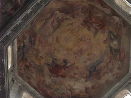 plafond de toute beauté peint, ces photos sont de la basilique du peuple, place du peuple en français.