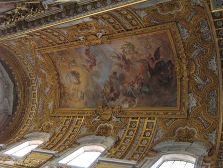 un plafond, d'un couloir.........
