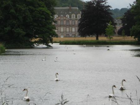 Chateau de Cany Barville, et son plan d'eau.