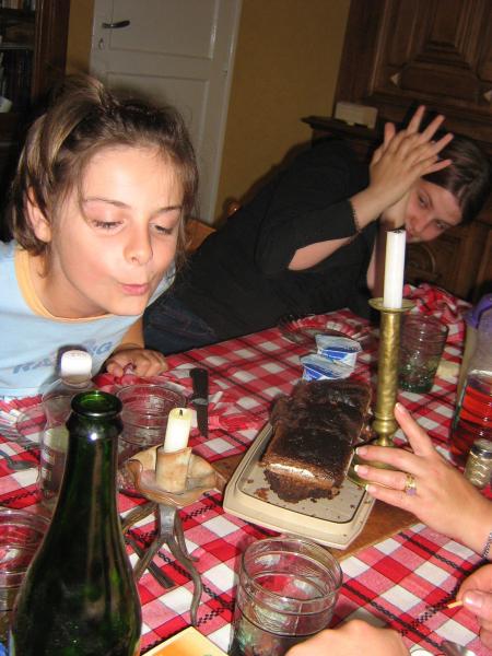 les dix ans de Sully, Mamie a fait un gâteau, hum!!! j'en ai même pas eu