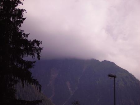 grouillons l'orage monte !!!