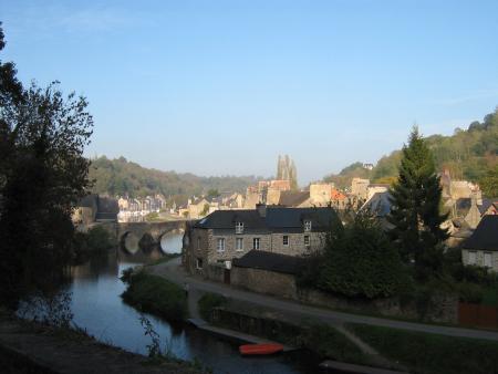 un très vieux pont.