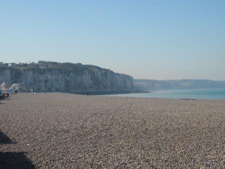 le bout de la plage de Dieppe côté chateau.