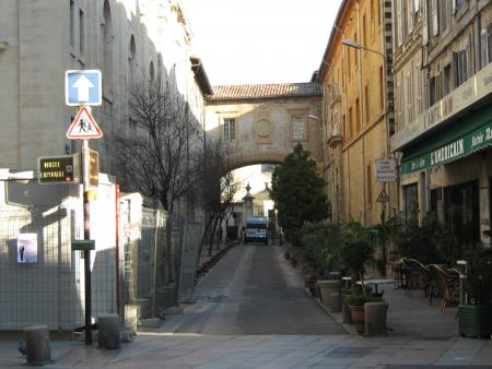 une porte de la ville intérieure d'Avignon.