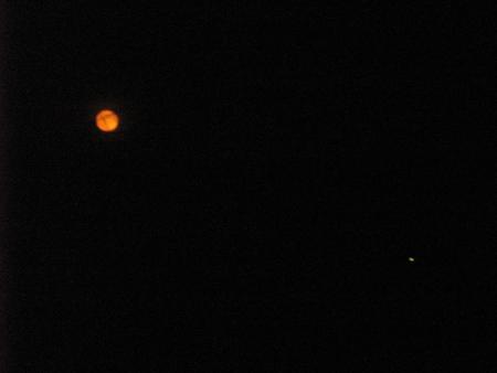 le Père Noël était content la lune était belle, il voyait bien les petits enfants sages...
