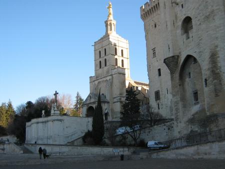 la Cathédrale près du Palais des Papes
